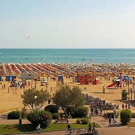 Enjoy Our Bright 3* Lignano Sabbiadoro