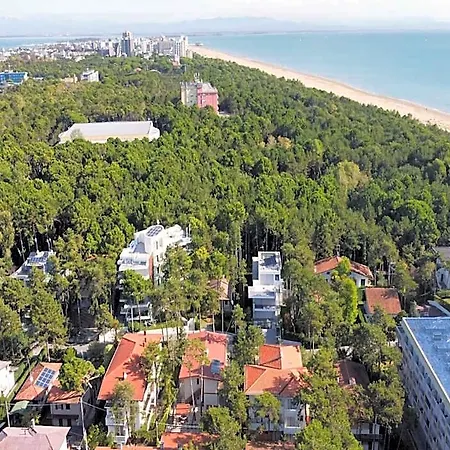 Enjoy Our Bright Hotel Lignano Sabbiadoro